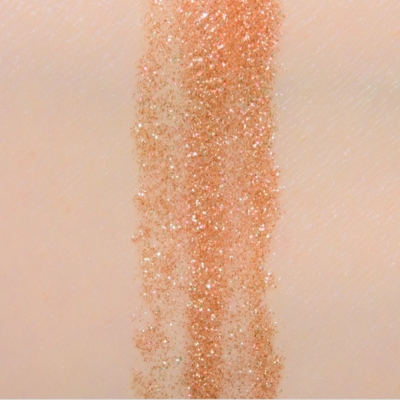 MAC Selena La Reina Lipglass- Hey Dad Pizza! - Picture 3 of 6